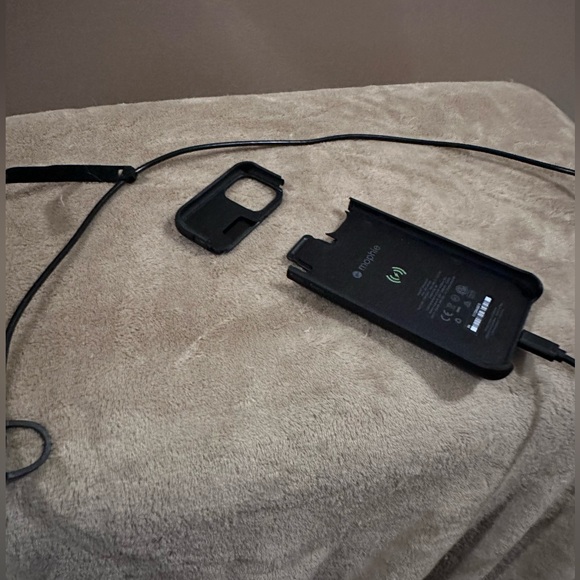 Mophie battery case for iPhone 12 Pro Max including charging cord! - Picture 2 of 3